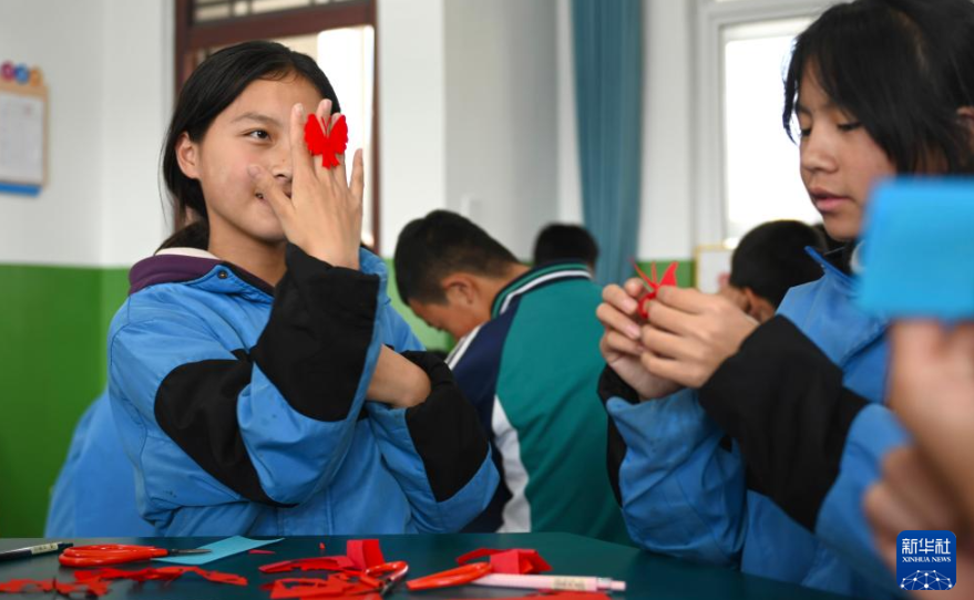 宁夏隆德：非遗剪纸进校园 第 2 张