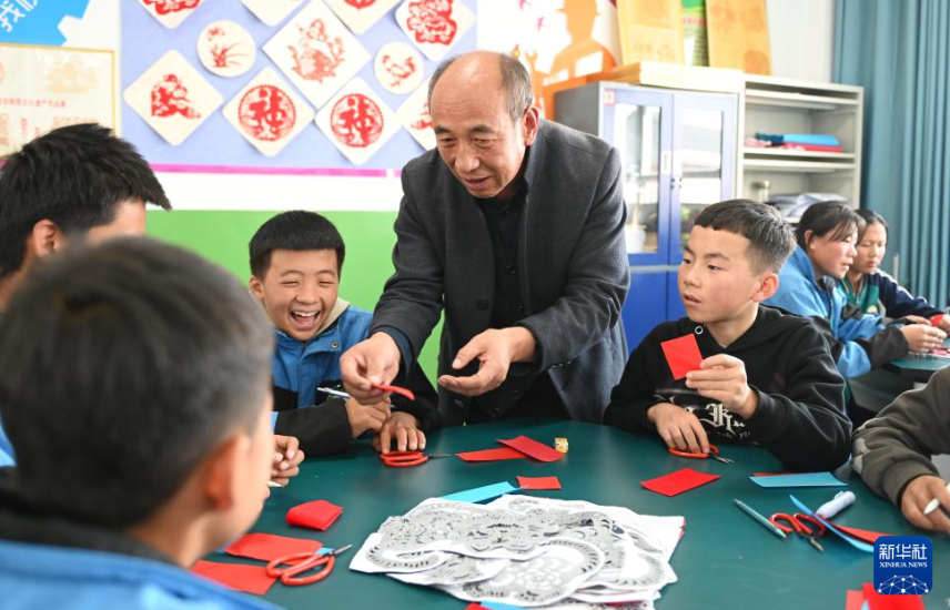 宁夏隆德：非遗剪纸进校园 第 1 张