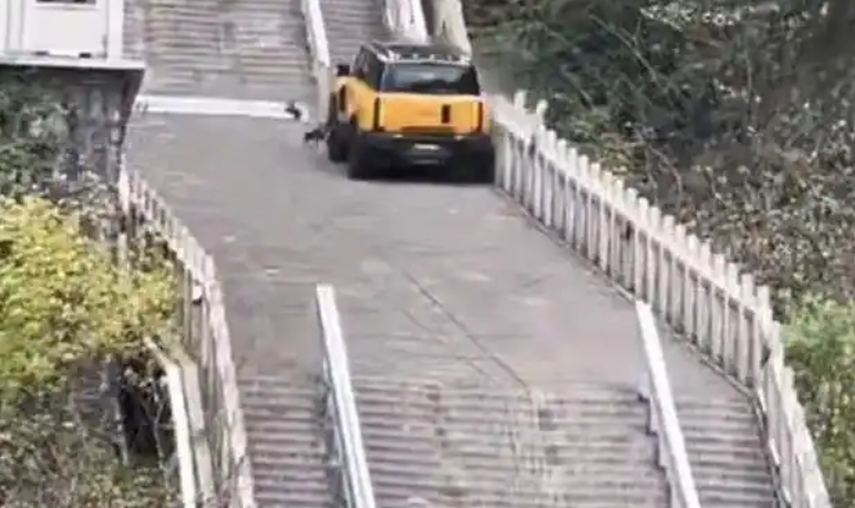 车企天门山极限测试发生意外 景区独家回应：对不确定性因素预判不足 第 1 张