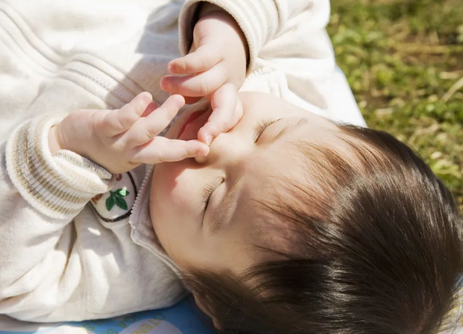 饭后马上午睡、关灯玩手机 这10个行为看似很爽其实很伤身 第 4 张