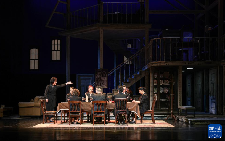 北京人艺新戏《小郡之秋》首演 探索外国戏的中国式表达 第 4 张