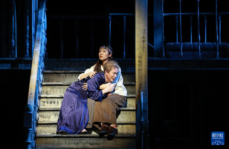 北京人艺新戏《小郡之秋》首演 探索外国戏的中国式表达 第 2 张