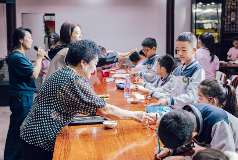 南京白局“火”了！年轻人为何爱上这门老曲艺？ 第 2 张