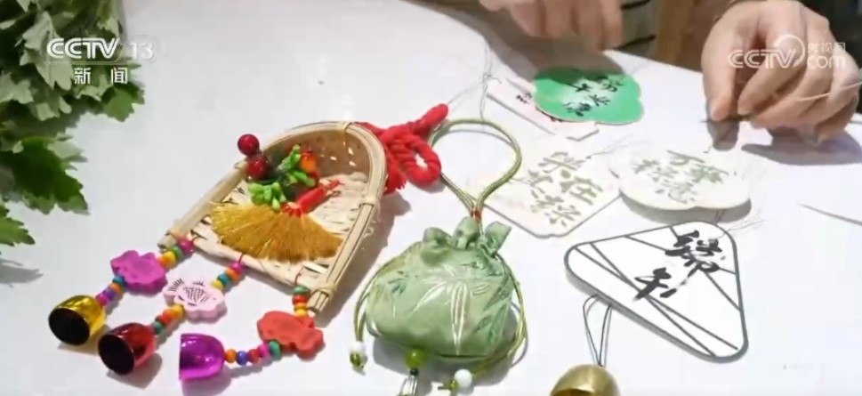 “民俗+美食”让端午节仪式感满满 传承与创新让传统文化更鲜活 第 2 张 “民俗+美食”让端午节仪式感满满 传承与创新让传统文化更鲜活 第 2 张