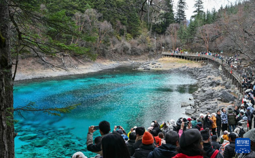 四川九寨沟景区“淡季不淡” 第 1 张