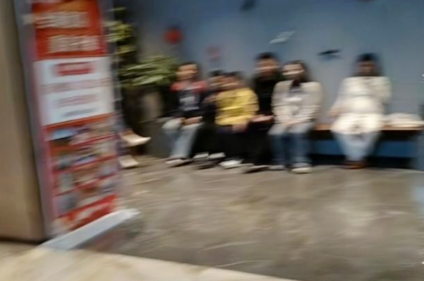 网友称汉中赏花“一房难求”睡洗浴中心？文旅局回应 第 2 张