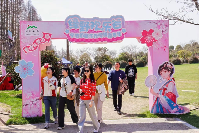 浪漫樱花邂逅二次元，甬城春日掀起新风潮 第 1 张