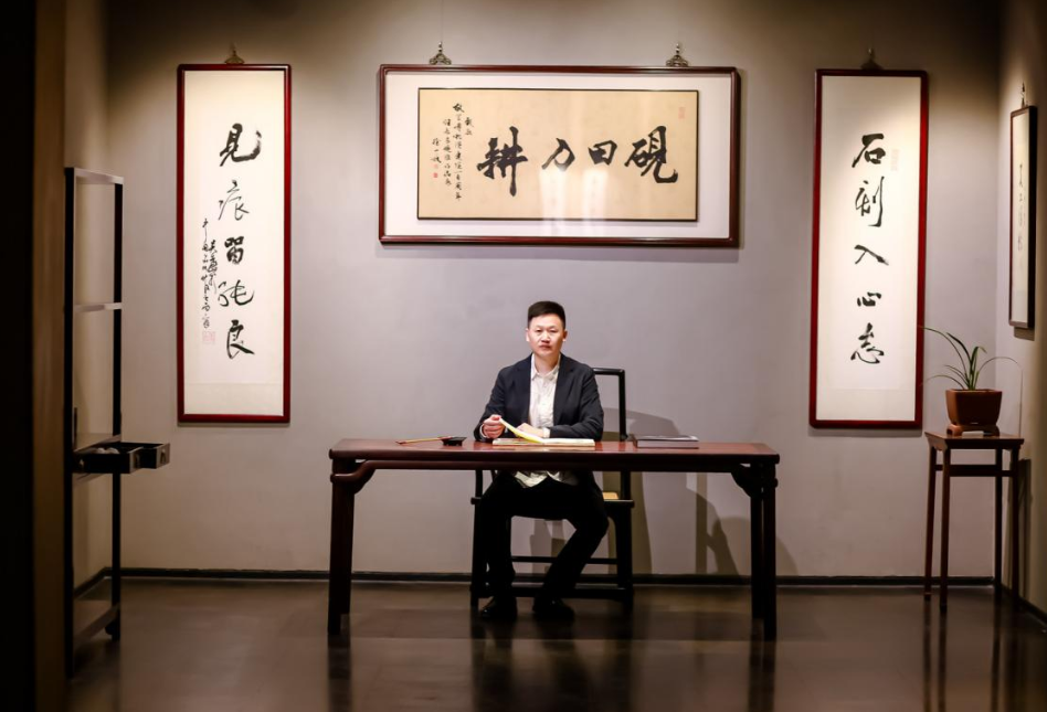 汪志良砚雕非遗艺术展致敬故宫百年 第 1 张