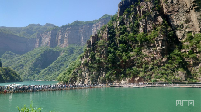 河南宝泉旅游区多部免费扶梯投用 记者实地探访 第 1 张
