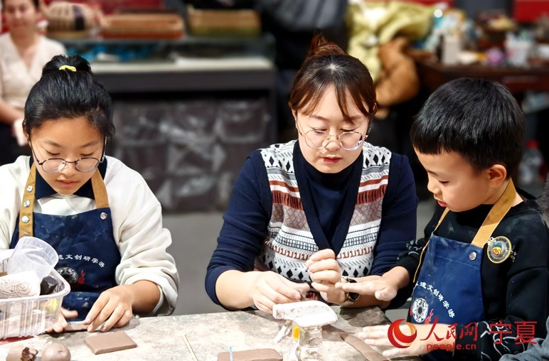 宁夏灵武:瓷韵非遗暖童心 第 4 张 宁夏灵武:瓷韵非遗暖童心 第 4 张