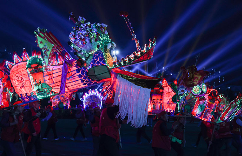 安徽南陵：流光溢彩鱼龙舞