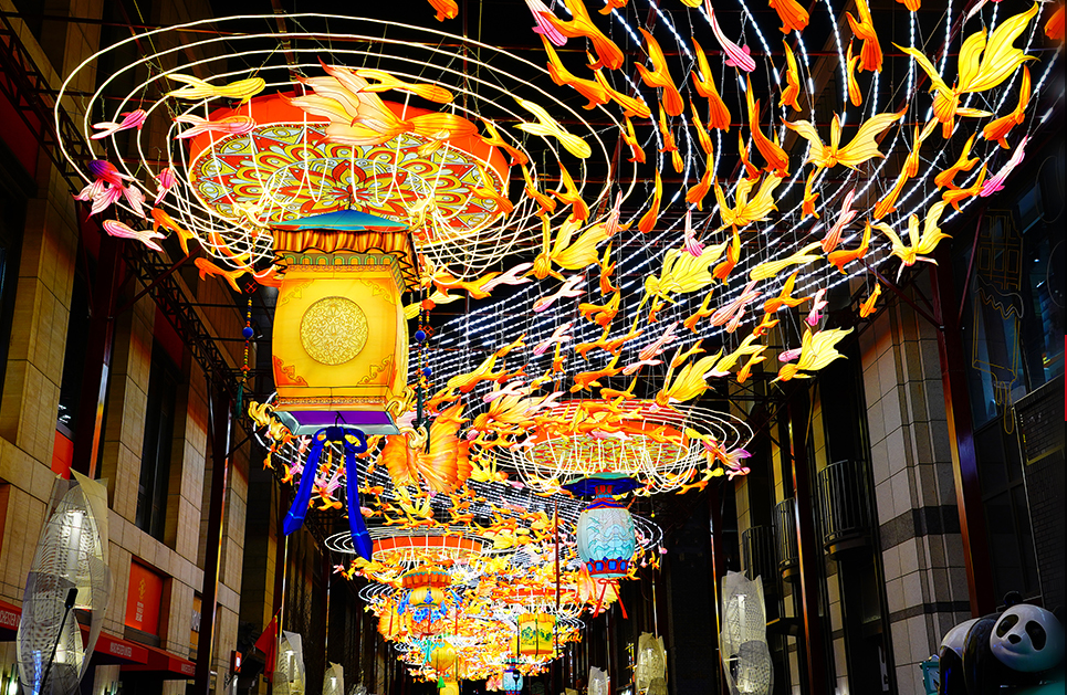 一盏花灯万千工 非遗传承指尖融