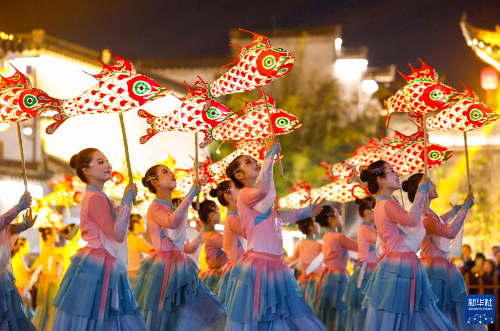 “一尾鱼灯”承古韵 焕新出彩映徽州