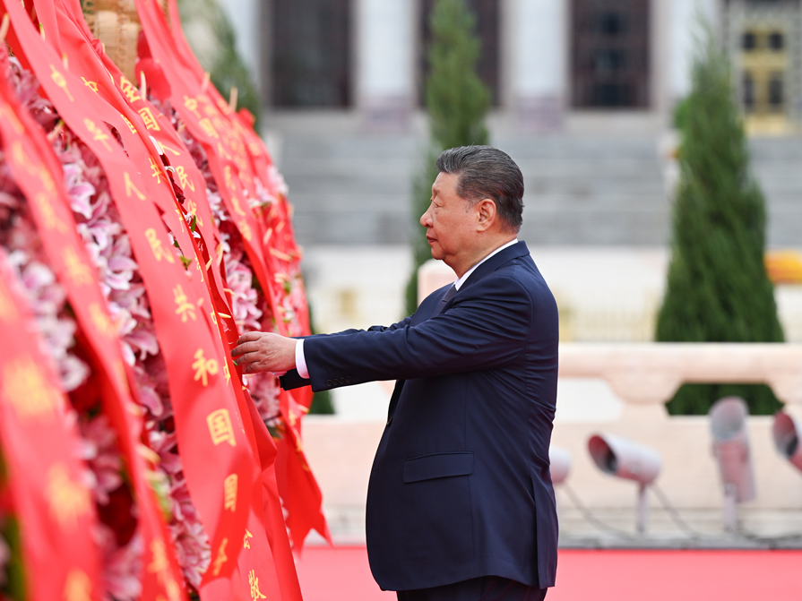 习近平等党和国家领导人出席烈士纪念日向人民英雄敬献花篮仪式