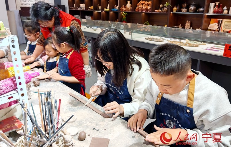 宁夏灵武:瓷韵非遗暖童心 第 5 张 宁夏灵武:瓷韵非遗暖童心 第 5 张